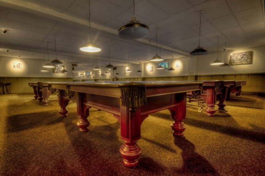 bowling alleys that have billiards near me